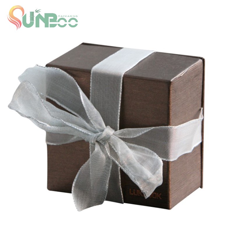 Hộp quà tặng vuông dễ thương với organza Ribbon-SP-BOX049